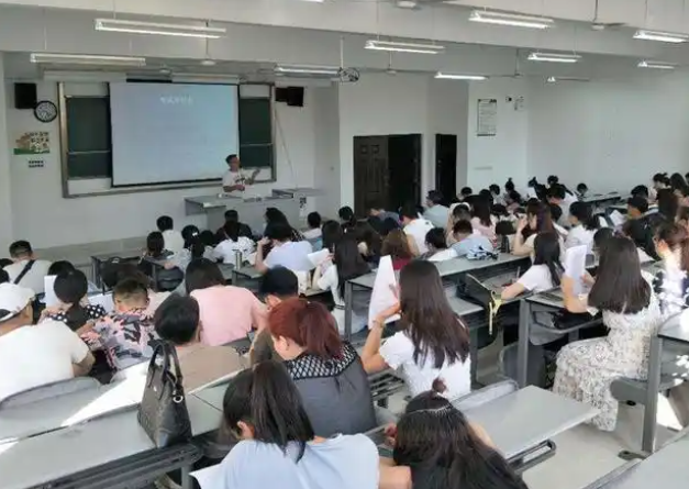 寶貴的時(shí)光用來(lái)刷題和追求高分部分學(xué)生放棄感興趣卻難度較高的課程