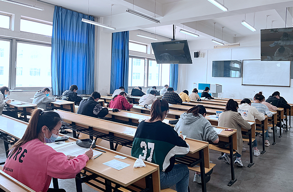寶貴的時光用來刷題和追求高分部分學生放棄感興趣卻難度較高的課程 寶貴的時光用來刷題和追求高分部分學生放棄感興趣卻難度較高的課程